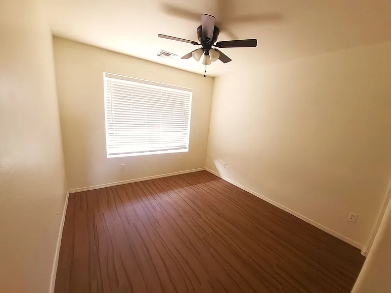 2634 E Paradise Ln — Photo 11
