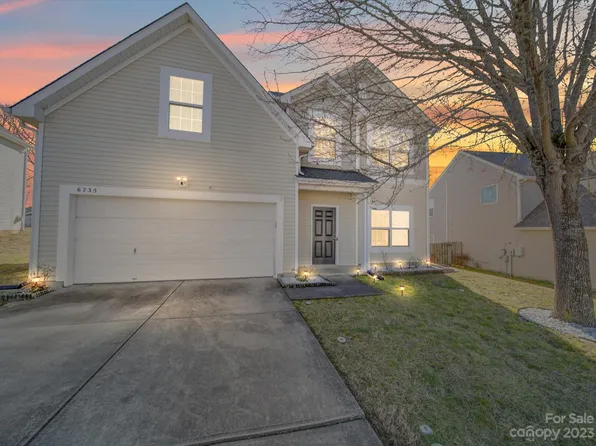 6735 Goldenwillow Dr, Charlotte, NC 28215