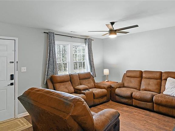 3rd image of 900 Beaumont Ave