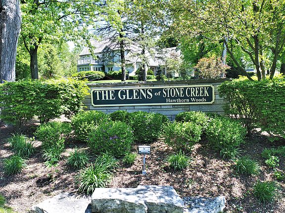 3rd image of 16 Stone Creek Dr