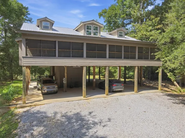 22 Tranquility Ln, Moselle, MS 39459