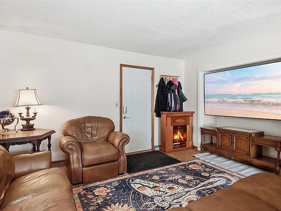 5th image of 303-305 Moundsview Court #1-2