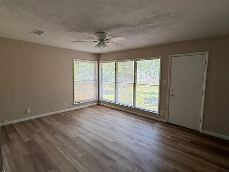 1273 S Pioneer Dr — Photo 2