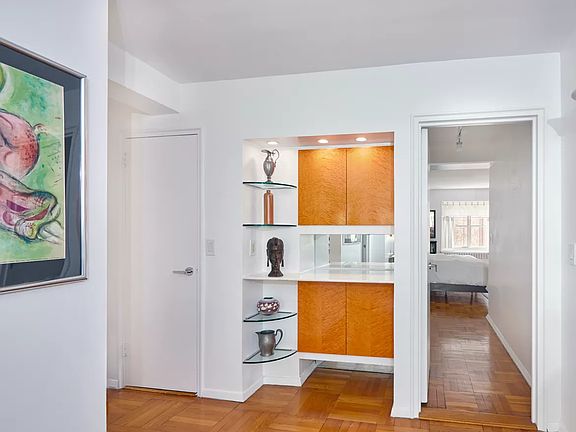 4th image of 35 Park Ave APT 3G