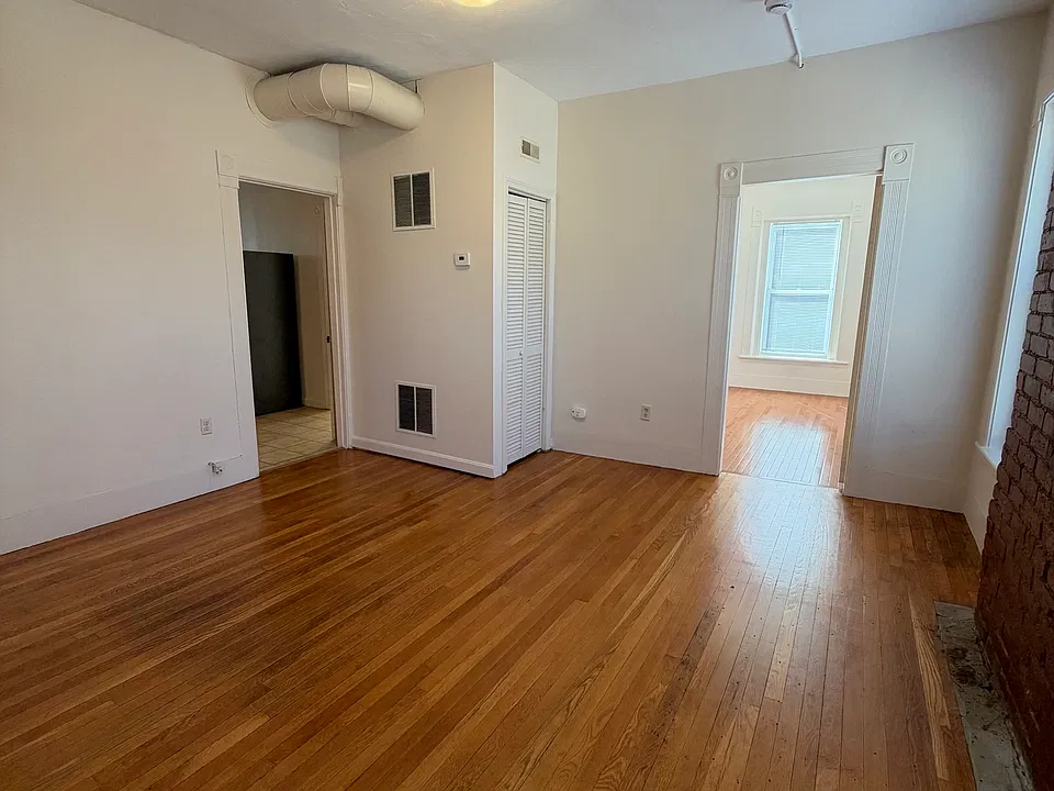 24 Eden St #9