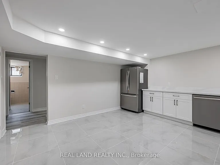 274 Timothy Ct #LOWER — Photo 22