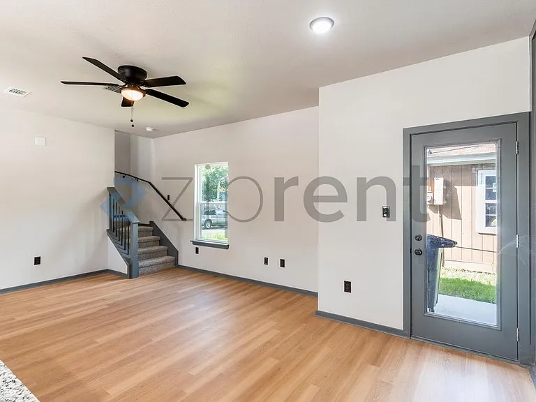 1008 York Ave #A — Photo 5