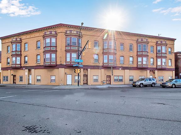 4th image of 1073 Grant St APT 9
