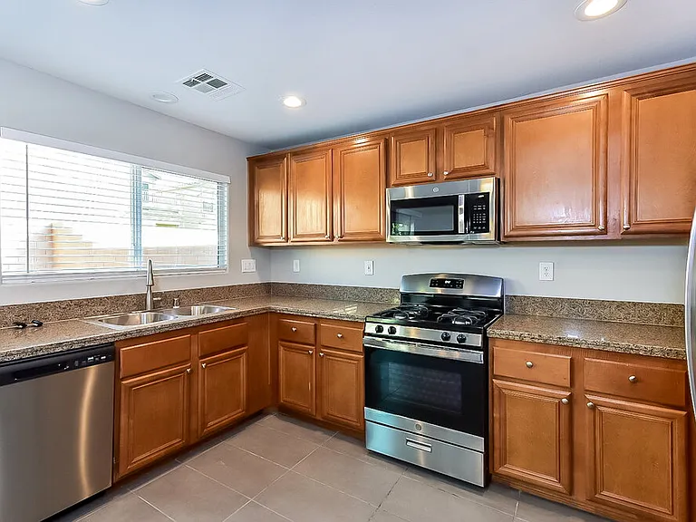 2404 Cockatiel Dr — Photo 7