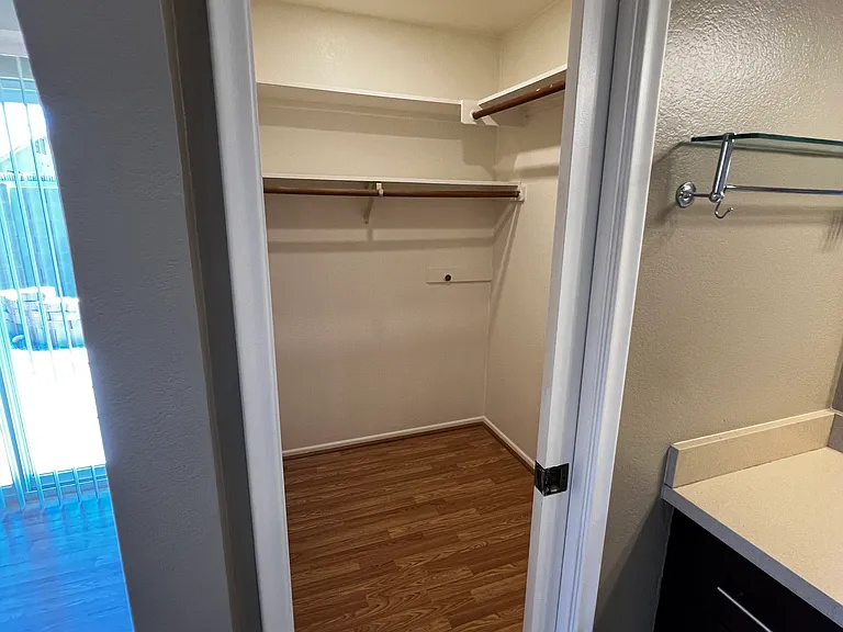 1235 W 12th Pl — Photo 9