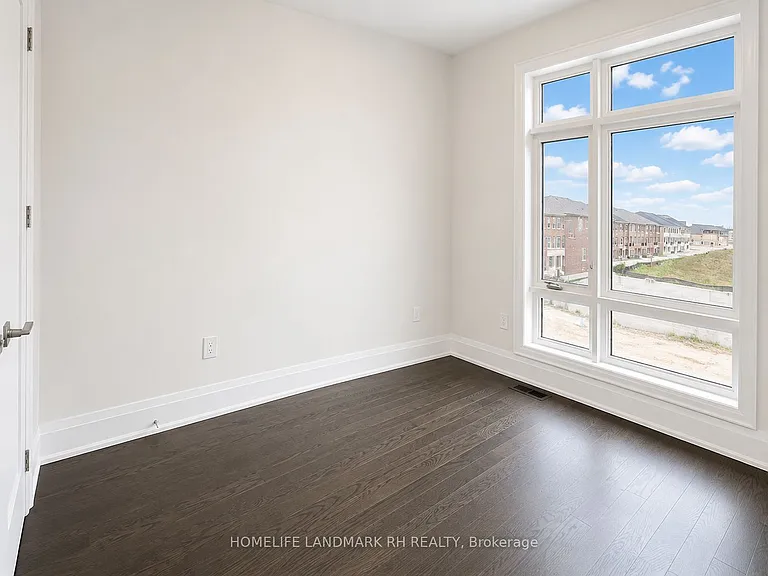 37 Schmeltzer Cres — Photo 12