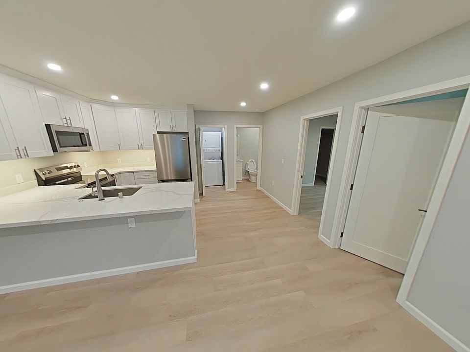 1st image of 1083 Laurel St #1083D
