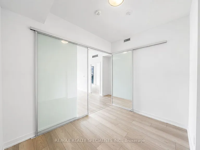285 Dufferin St #817 — Photo 22