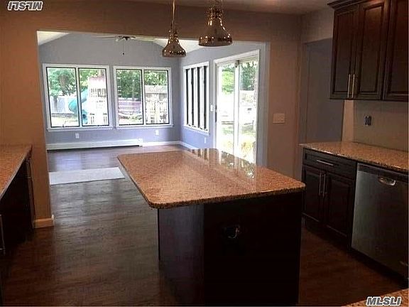 5th image of 126 Stephen Dr