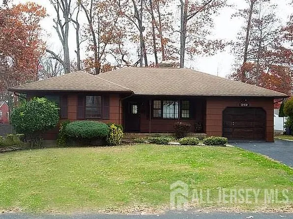 212 Oxford Rd, Edison, NJ 08820