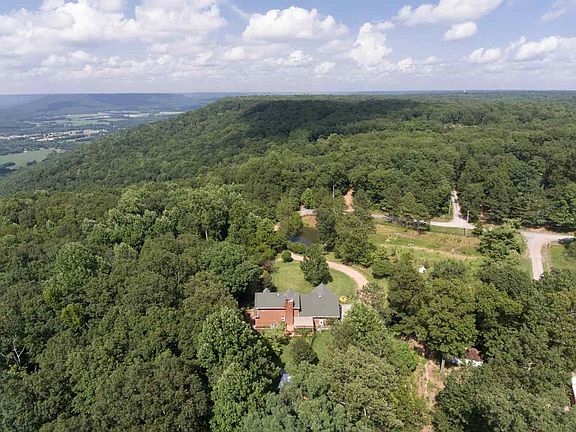 4th image of 210 Marlie Ln