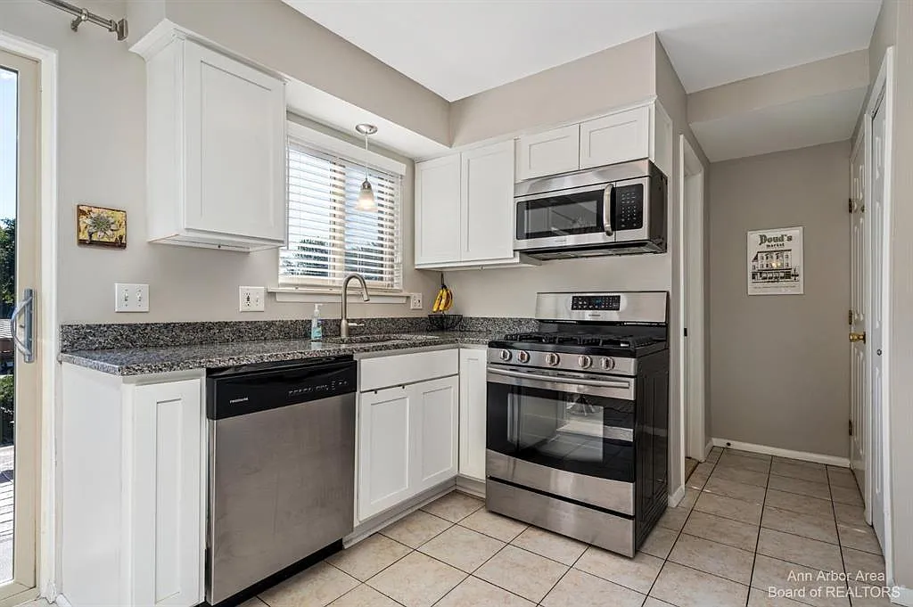 109 Sheffield Dr photo 1