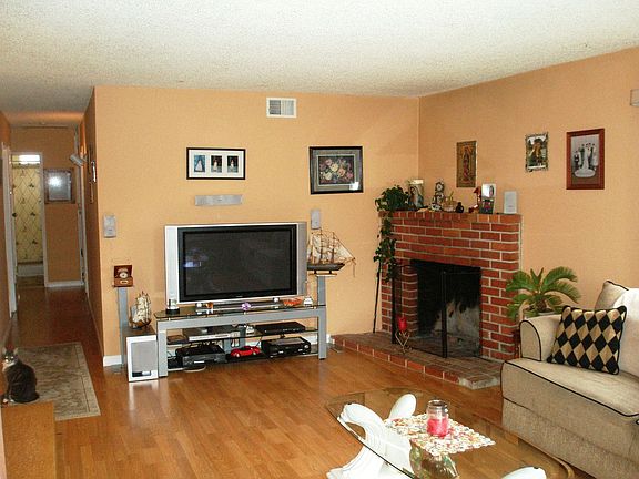 3rd image of 4 Woodworth Way
