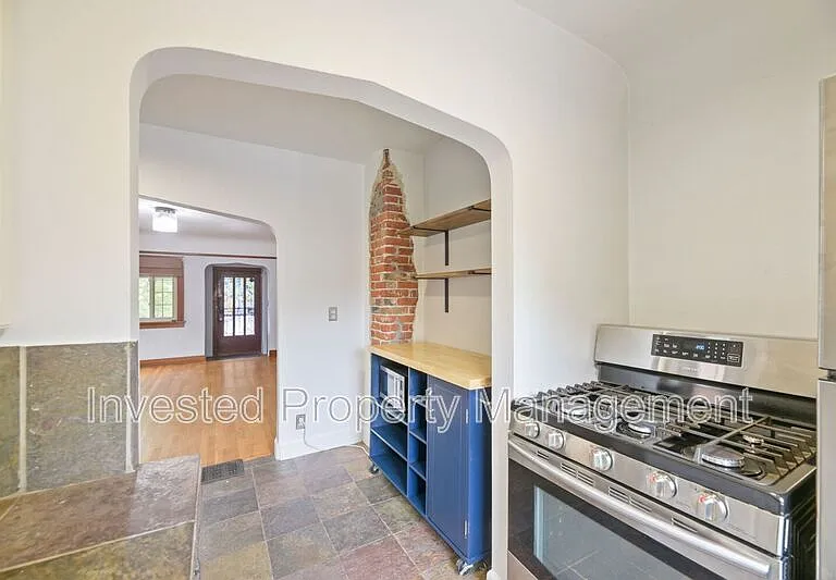 1640 S Marion St — Photo 11