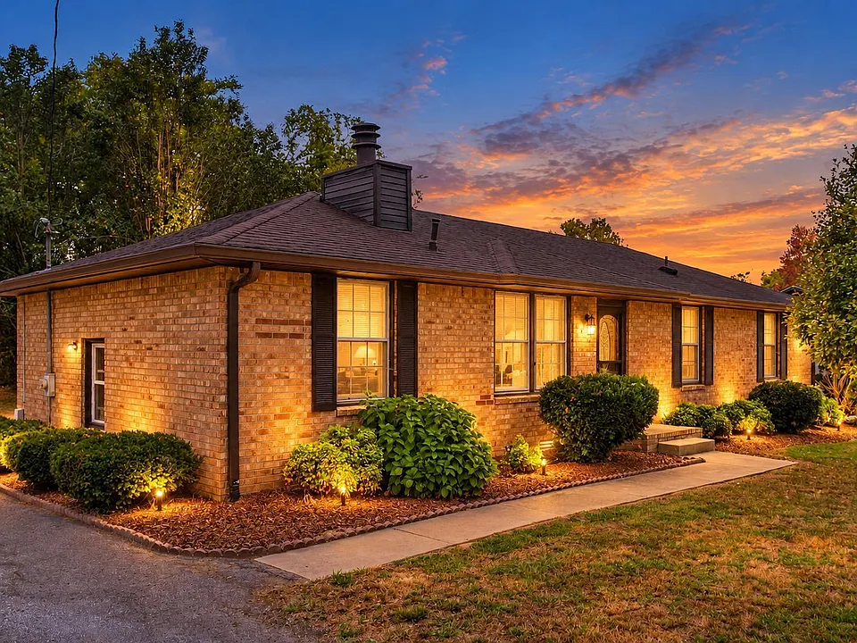 136 Creekwood Ln