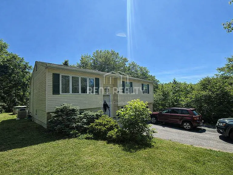 562 High St — Photo 1