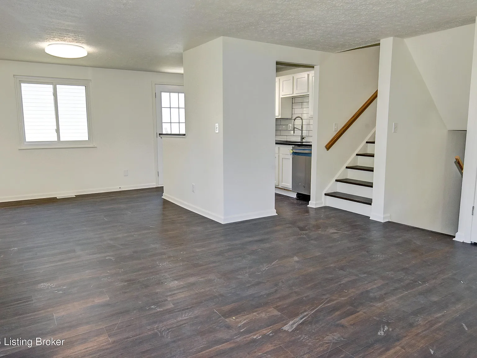 3 bed, 2.0 bath, 2394 sqft, $2,600 — Photo 3