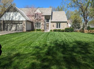 11202 Juniper Dr, Leawood, KS 66211