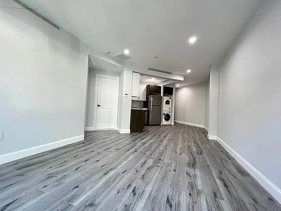 2nd image of 131 Stanhope St #3