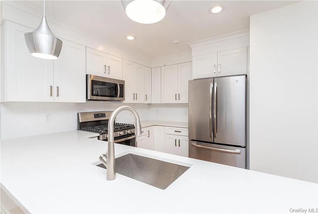 3 bed, 3.5 bath, 1500 sqft, $5,100 — Photo 1