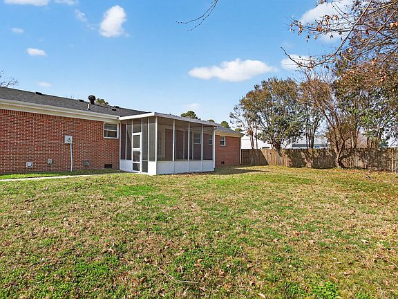 4th image of 1009 Lockwood Ct