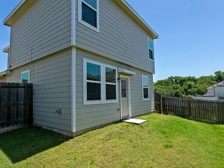 1415 Desire Ln — Photo 22