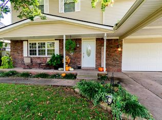 804 NE 2nd St, Wagoner, OK 74467