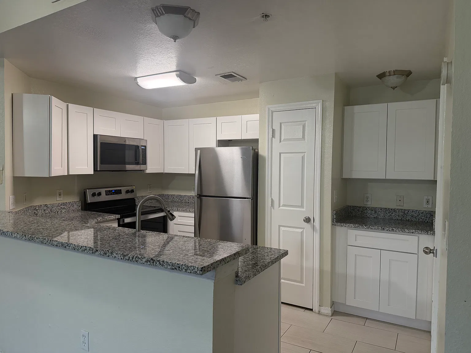 2 bed, 1031 sqft, $1,700 — Photo 3