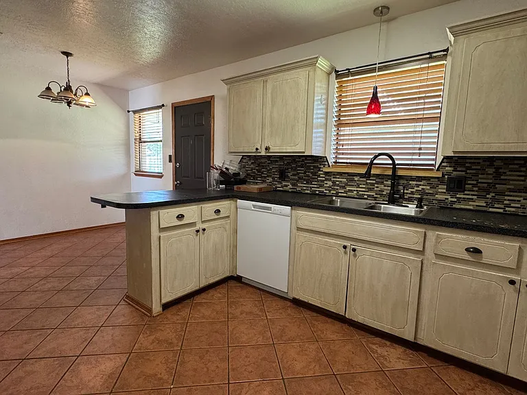 4823 SE Tattershall Way — Photo 7