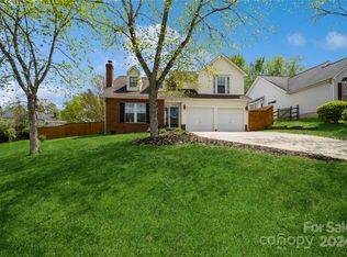 9430 Cantle Dr, Charlotte, NC 28216