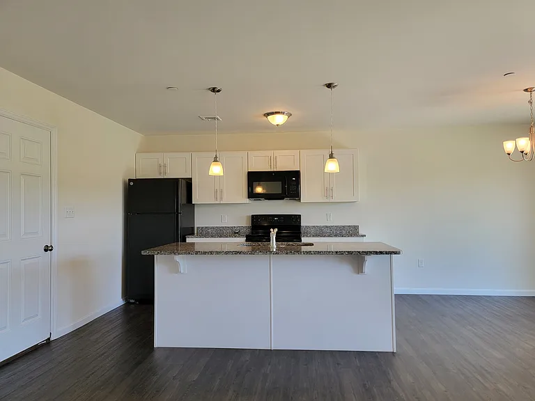 68 Rollins Ln — Photo 4