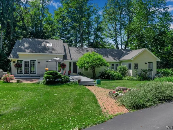 7261 Davis Rd, West Falls, NY 14170