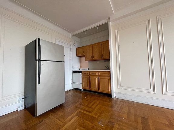 2nd image of 36 Plaza St E APT 2D
