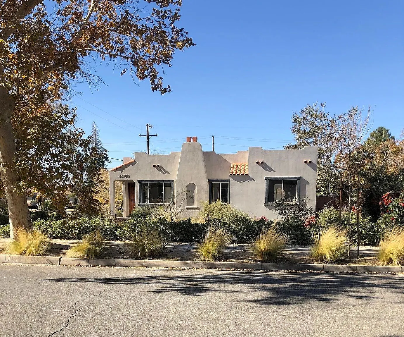 4 bed, 2.0 bath, 1921 sqft, $2,600 — Photo 2