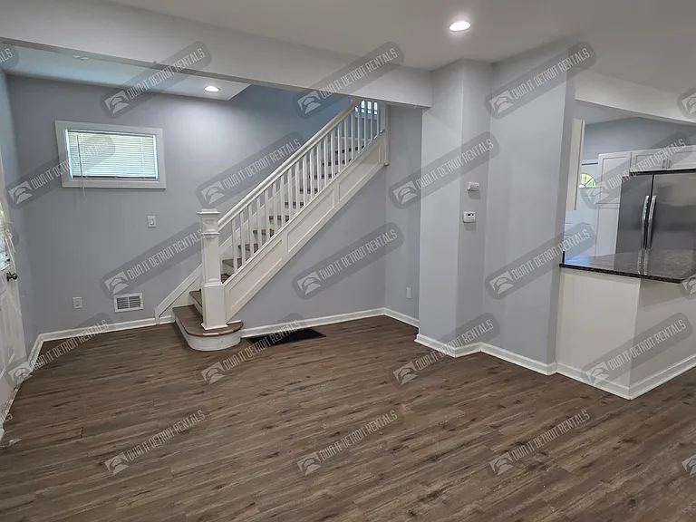 145 Waverly St — Photo 9