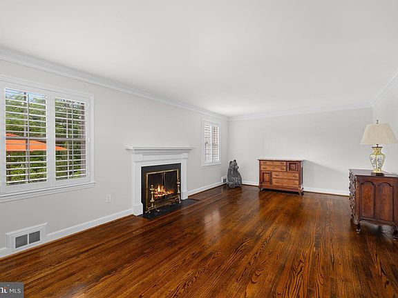 5th image of 8015 Glendale Rd