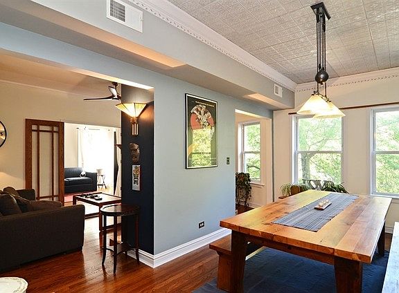 5th image of 1041 W Glenlake Ave APT 2
