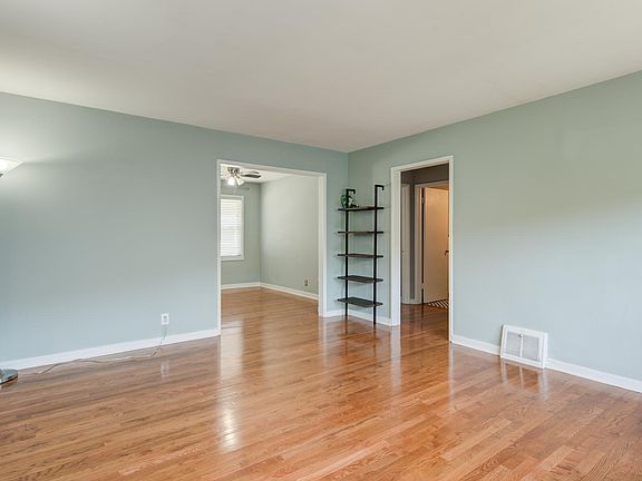 2nd image of 1809 Shady Ln Unit 3