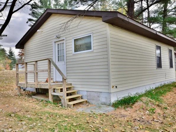 3991 N Winters Dr, Sanford, MI 48657