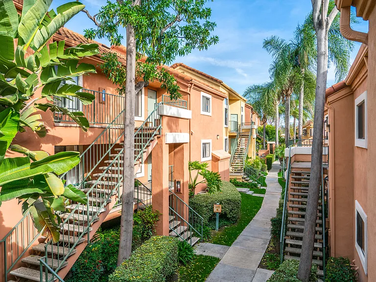 Portofino Apartments — Photo 6
