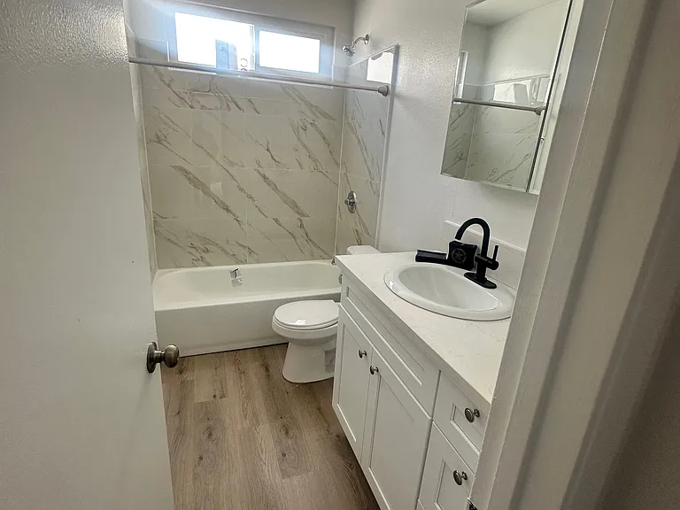 5548 Yarmouth Ave #15 — Photo 9