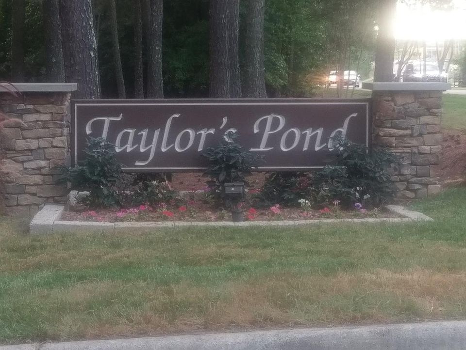 Quiet Neighborhood near downtown Cary