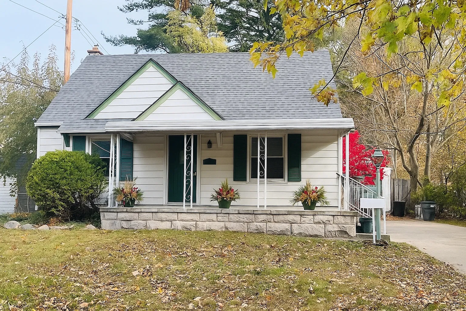 3 bed, 1155 sqft, $2,350 — Photo 1