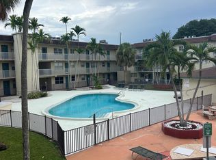 7505 SW 82nd St APT 215, Miami, FL 33143