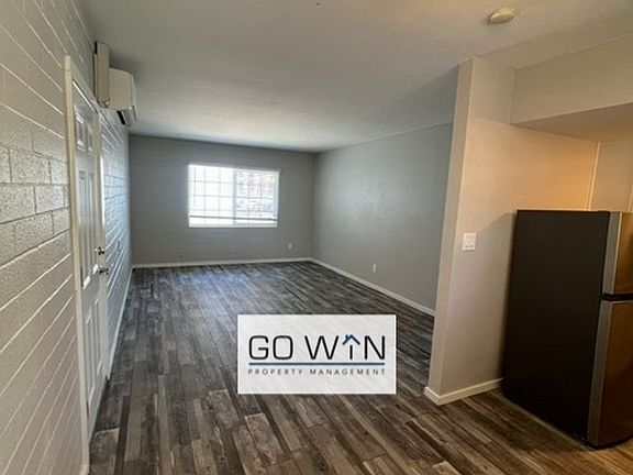 4th image of 44 E Roanoke Ave #8